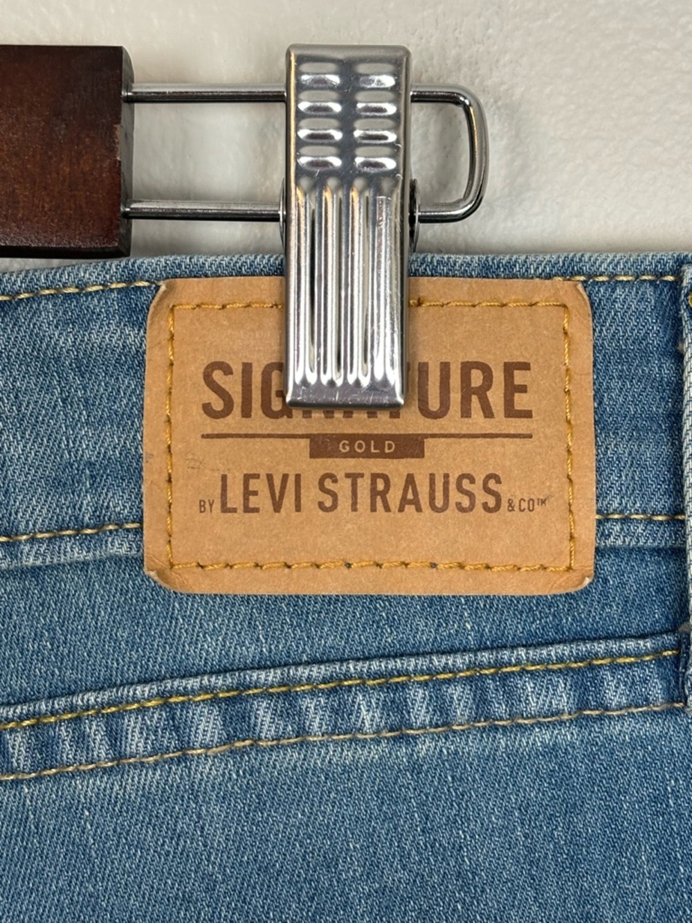 Levi Straus Capri Womens 16 Light Blue Gold Signature Mid Rise Capri Stretch - Picture 6 of 10